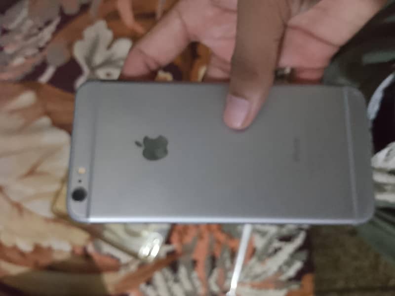 Apple iPhone 6 Plus 3