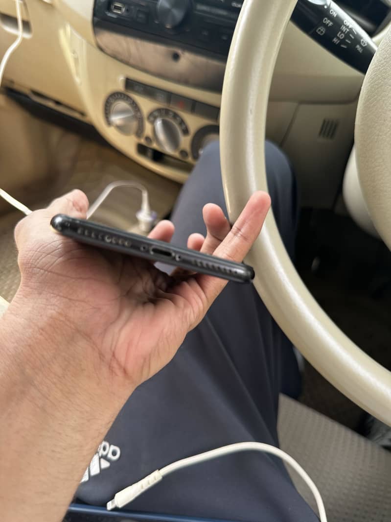 Apple iPhone 7 Plus 0