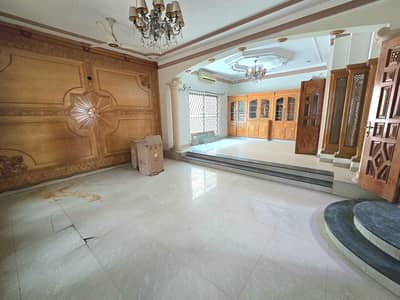 33 MARLA FULL HOUSE FOR RENT AT IDEAL LOCATION IN GARDEN TOWN.