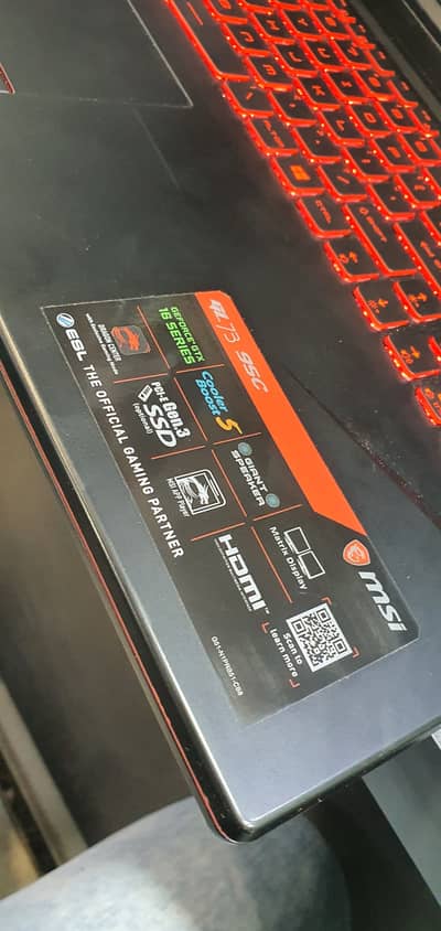M selling my MSI laptop new cond 10/10