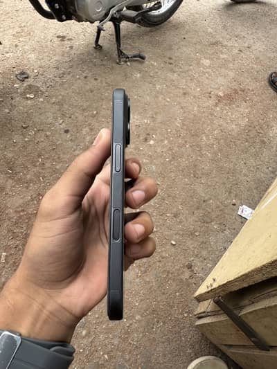 Apple iPhone 16