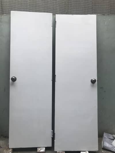 Door 2.5 /6.5 takreeban 2 door hain new condition mein