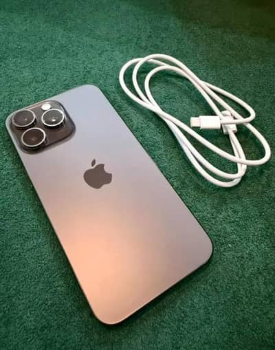 Apple iPhone 15 Pro Max water pack 10/10