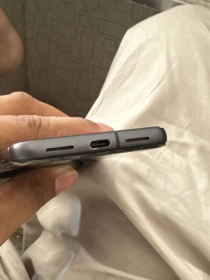 Google Pixel 8 4