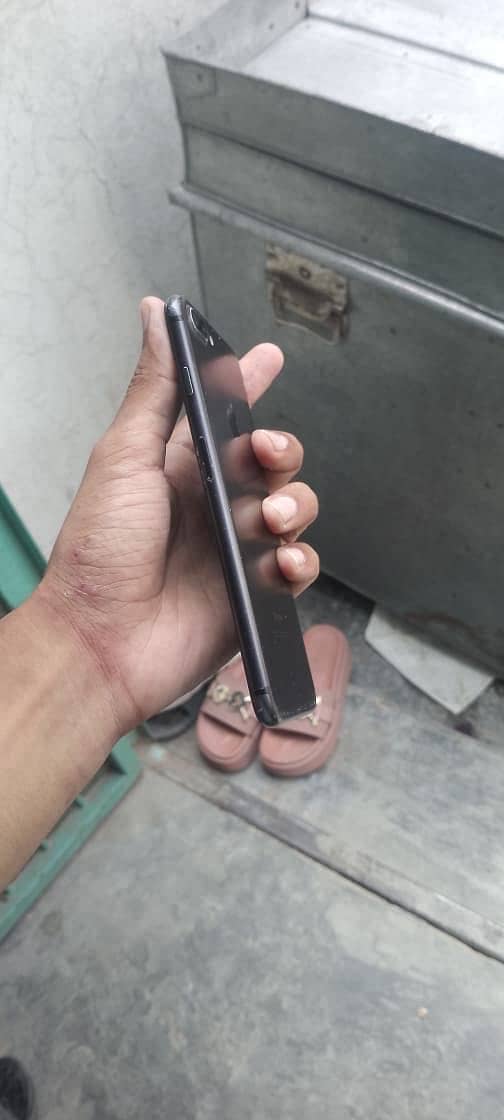 Apple iPhone 7 Plus 2