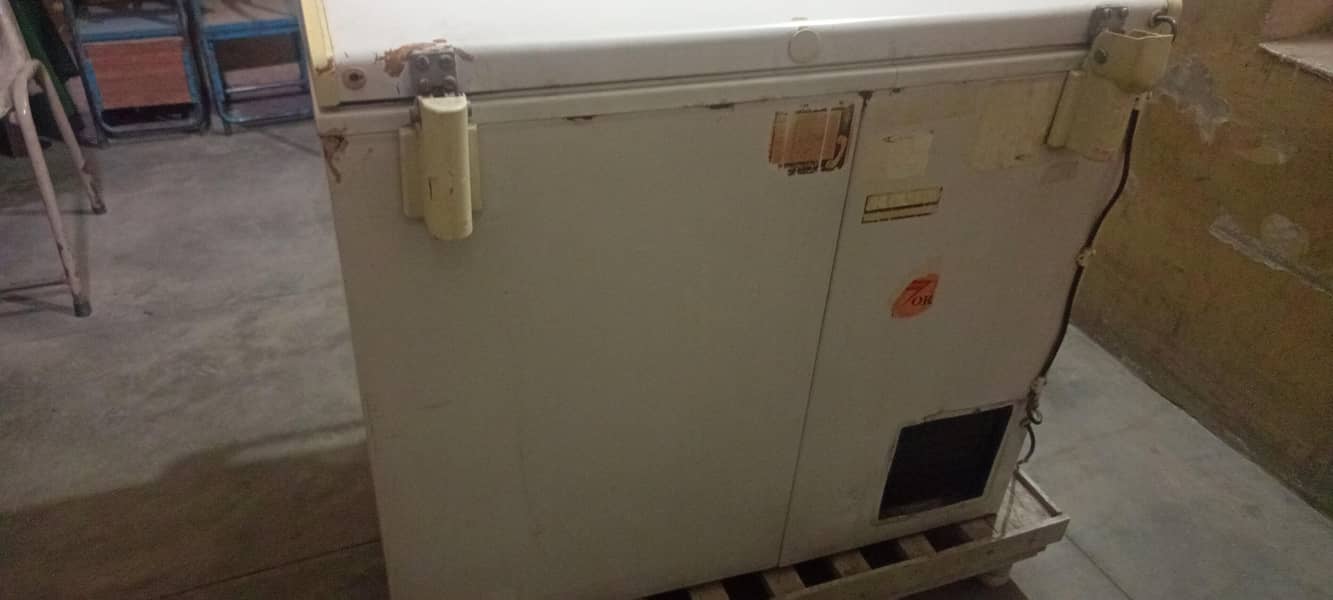 waves deepfrezer single door ok condition 1