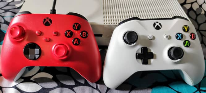 Xbox One S Disc + Digital 1TB - 2 Controller - 4k HDR Supported