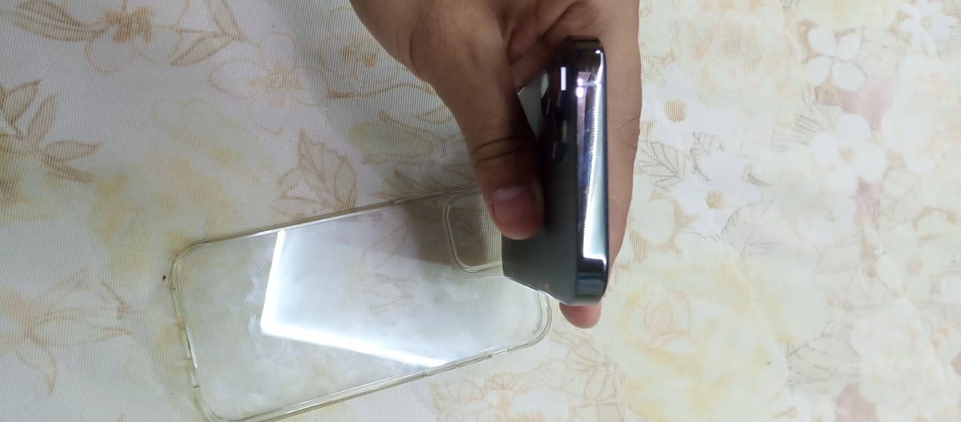 Apple iPhone 12 Pro 3