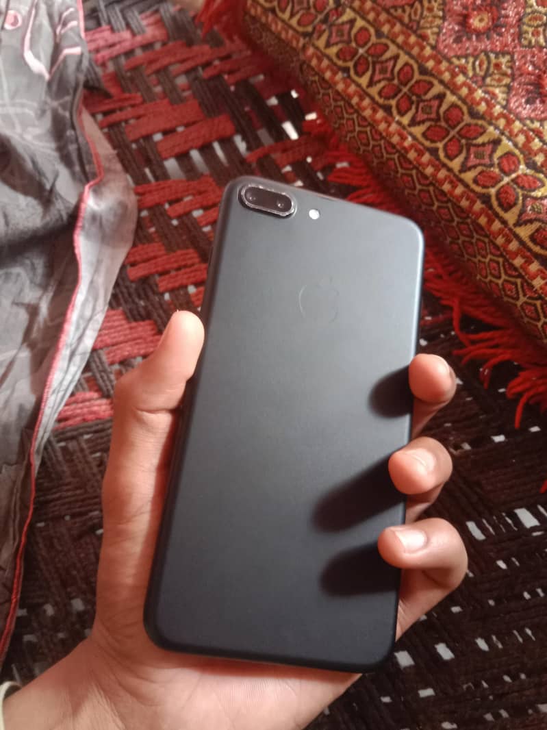 Apple iPhone 7 Plus 0