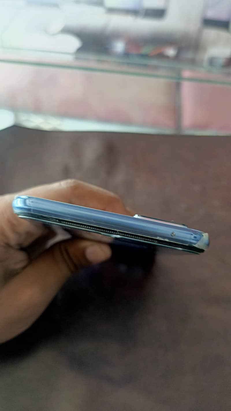 VIVO V21e 3