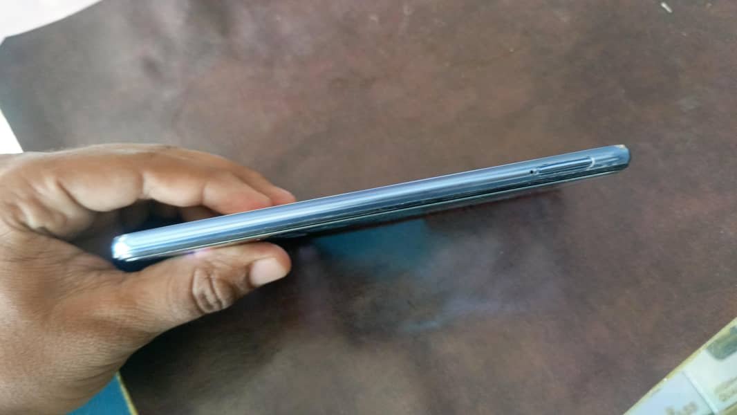 VIVO V21e 4