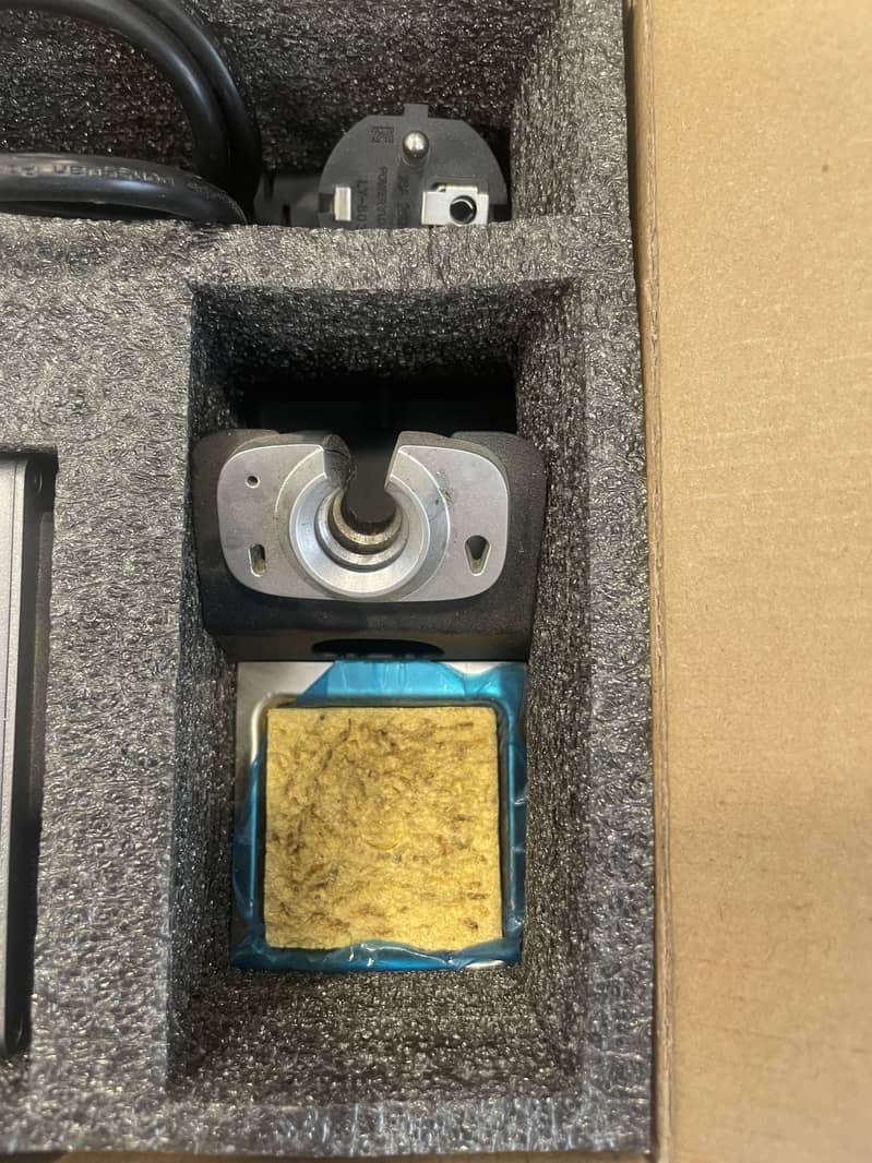 MINI DIGITAL CONSTANT TEMPERATURE SOLDERING STATION 3