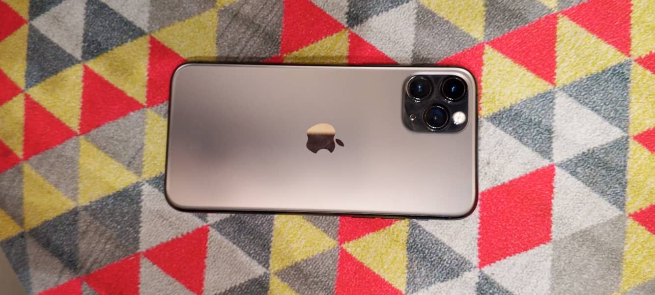 iPhone 11 Pro 4