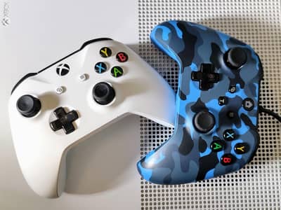 Xbox One S Disc + Digital 512 GB + 2 Controller's - 4k HDR Supported