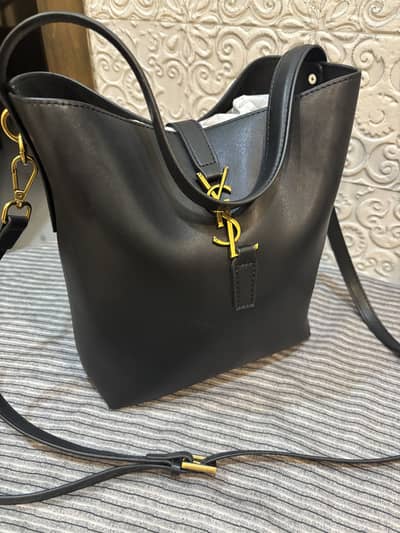 Shoulder bags