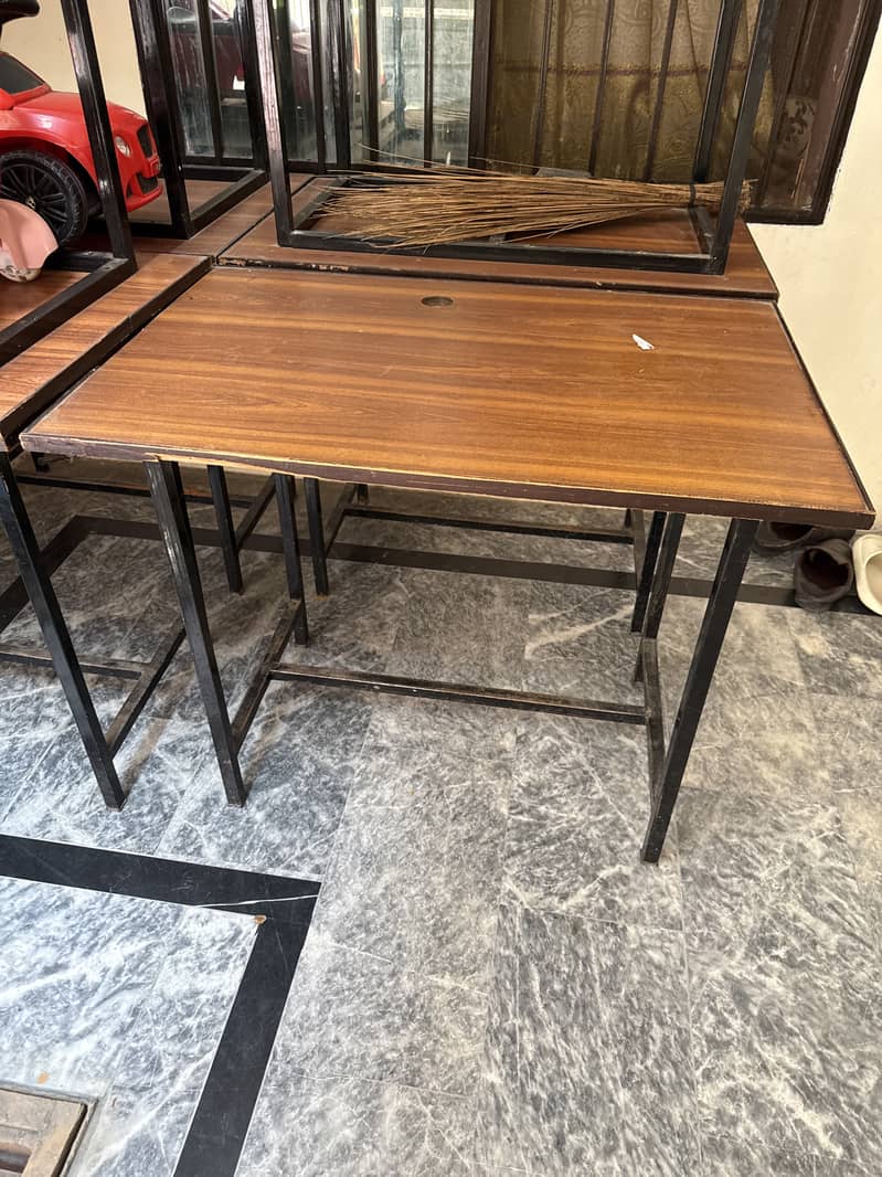 Computer table 0