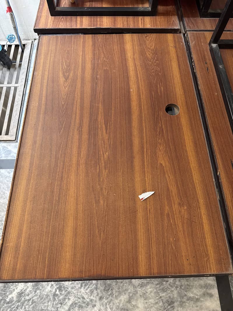 Computer table 1