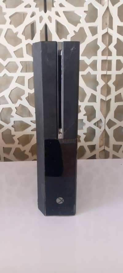 Xbox one fat with 2 original controller and games