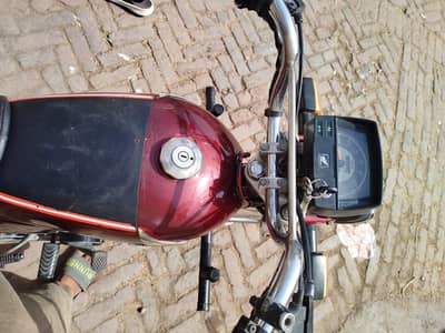 I m selling  Honda bike very good condition lush