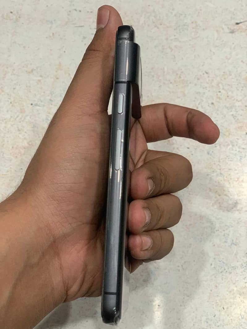 Google Pixel 8 4