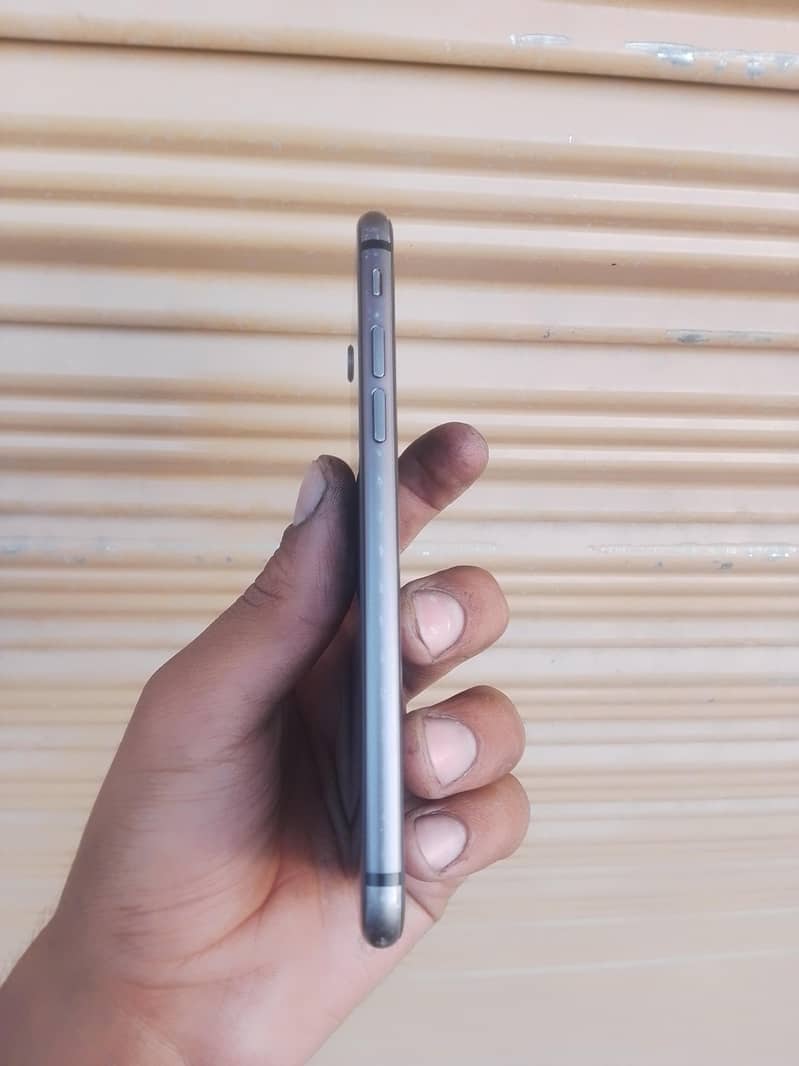 Apple iPhone 8 1