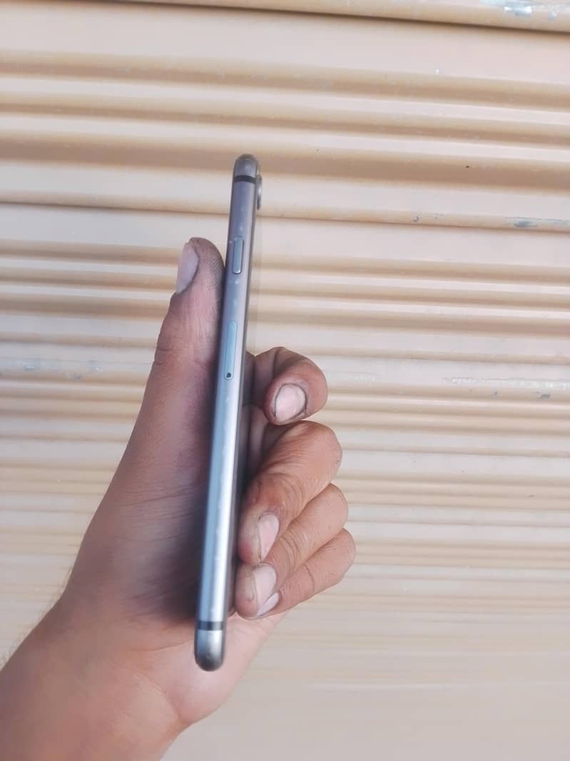 Apple iPhone 8 3