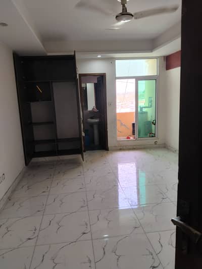Studeo unfurnished flat available for rent in E11 2
