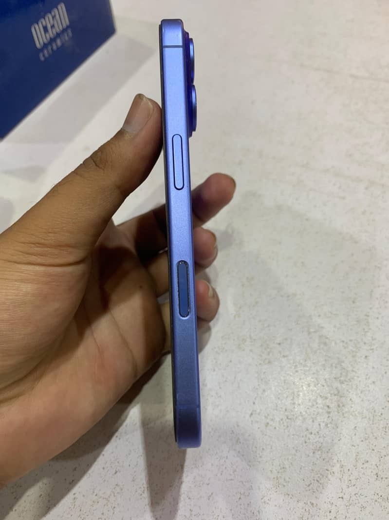 Apple iPhone 16 2