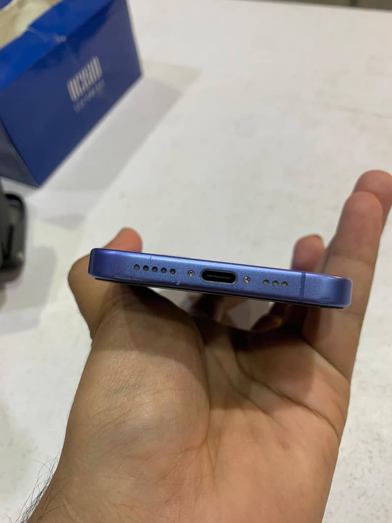 Apple iPhone 16 3