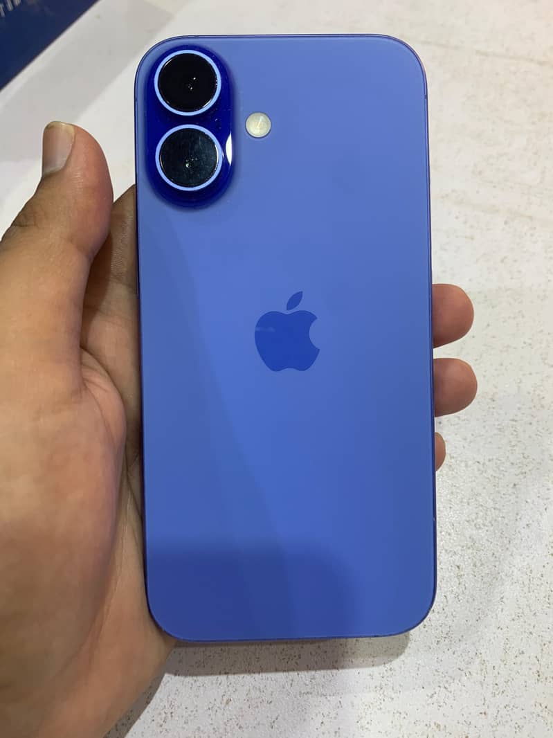 Apple iPhone 16 5