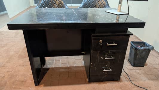 Office Furniture Only used for 1 month