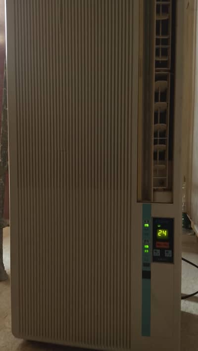 Window Air Conditioner With Stabilizer
