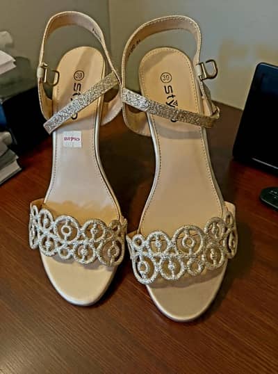 Stylo new with tag Golden heel  39 size & ECS, metro heels.