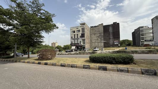 1 Kanal Plot On Main Tipu Boulevard Available On V Good Price