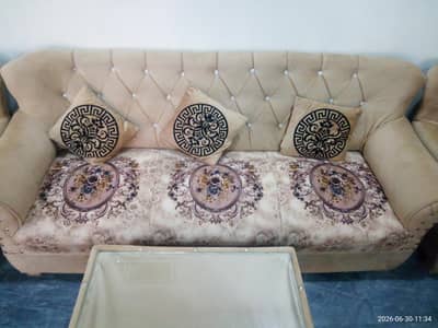 5 seater sofa with table