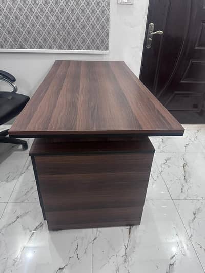 Executive Office Table with drawers and keyboard tray
