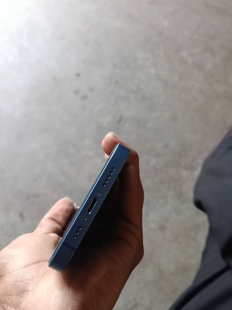 Apple iPhone 13 2