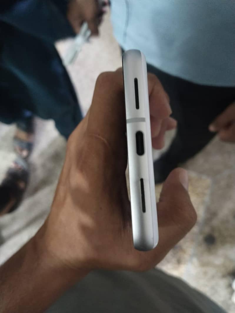 Google Pixel 7 4
