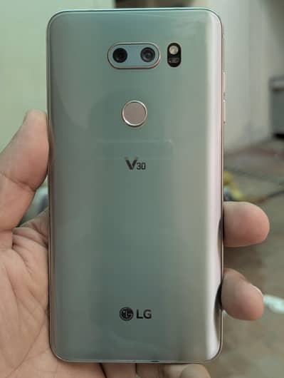 LG V30