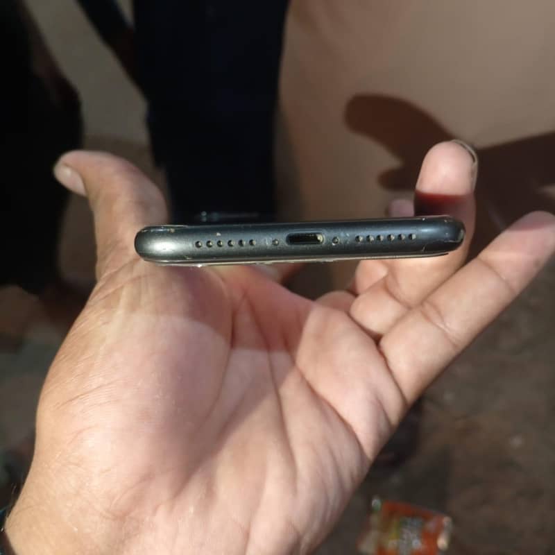 Apple iPhone 11 7