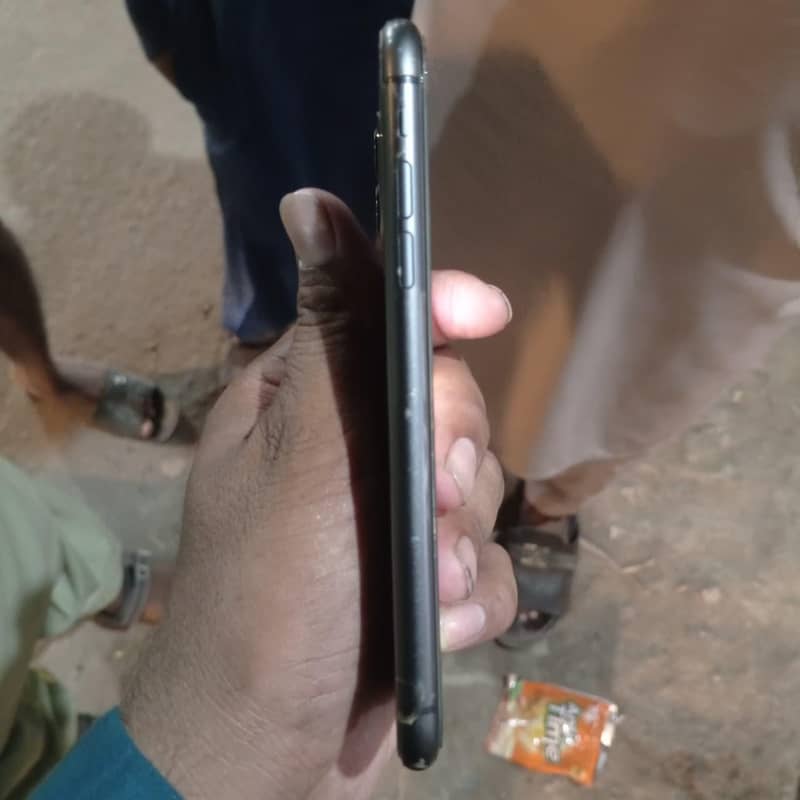 Apple iPhone 11 8