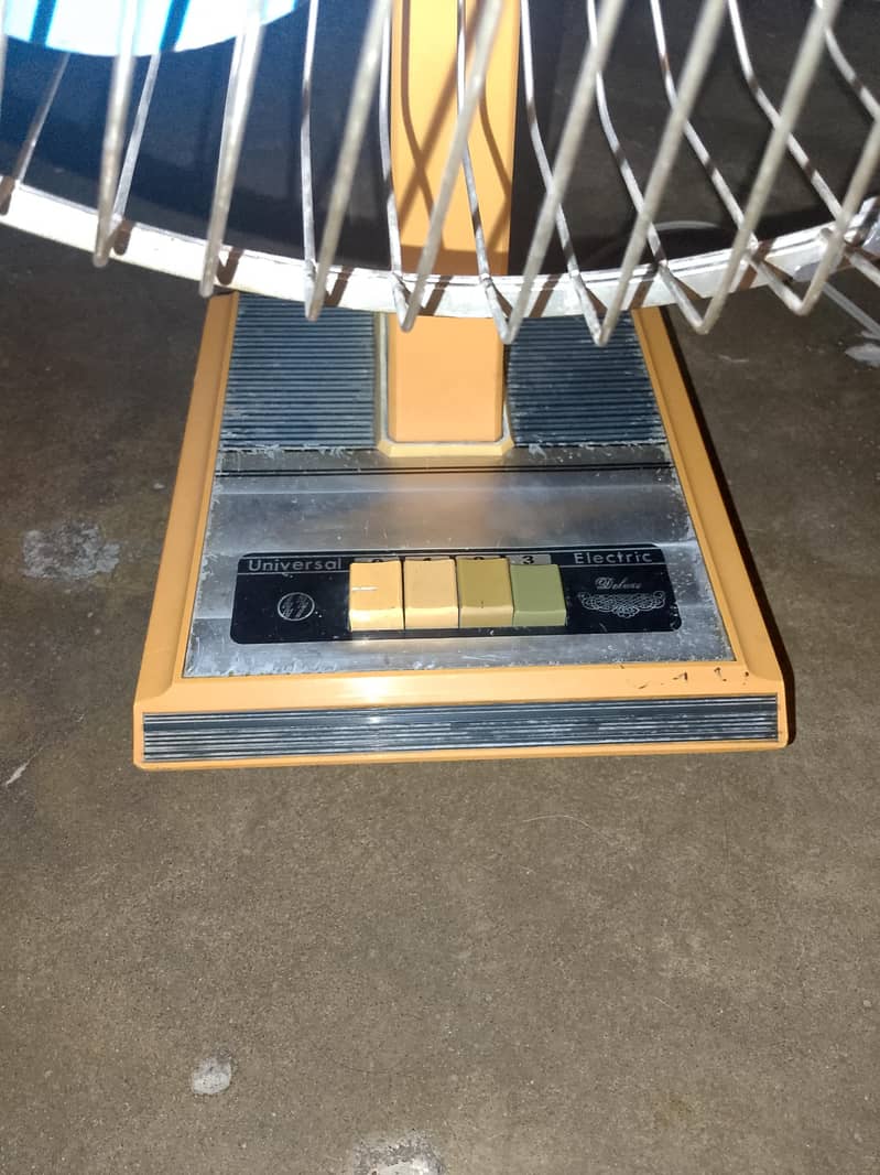 universal Electric 1