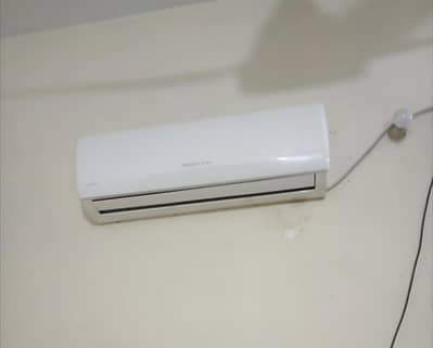 Changhing Ruba Used 1.5 ton ac in very good condition.