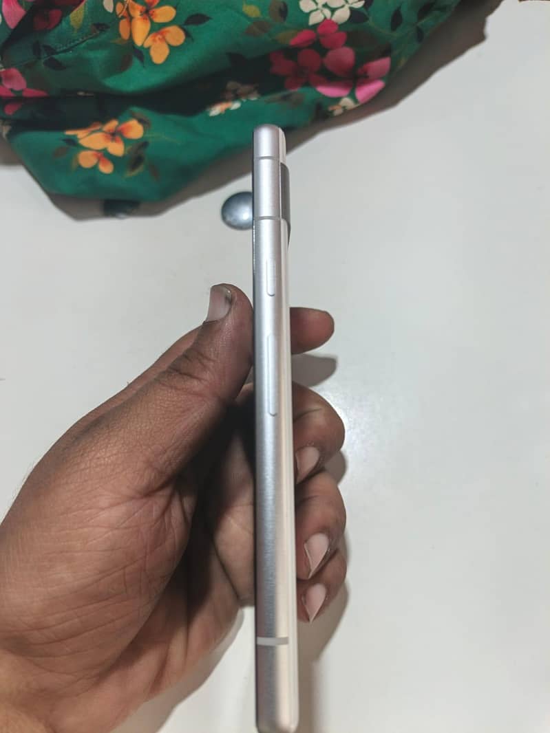 Google Pixel 7a 4