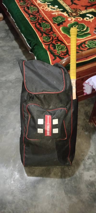 Under 17 Cricket Kit with bet Used Condition 80% Ok