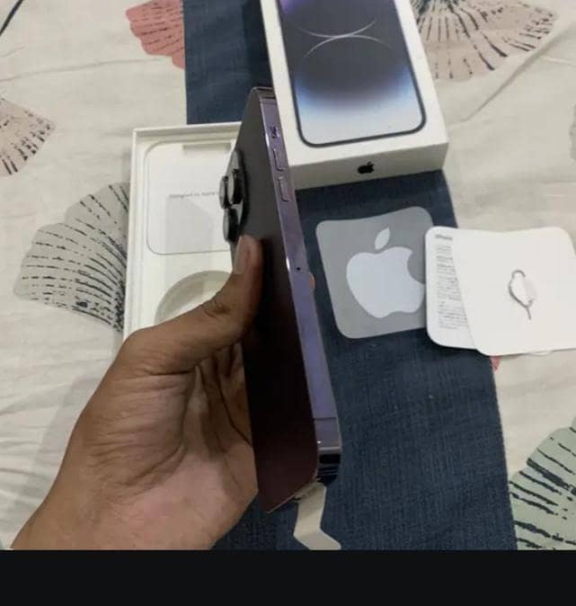 Apple iPhone 14 Pro Max 1
