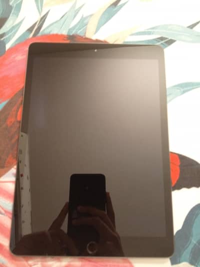 ipad 9 generation new no scratches 10/10 condition