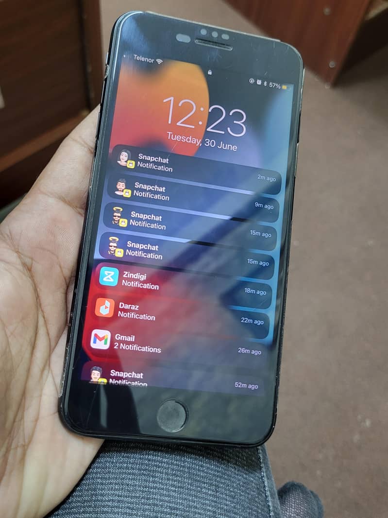 Apple iPhone 7 Plus 0