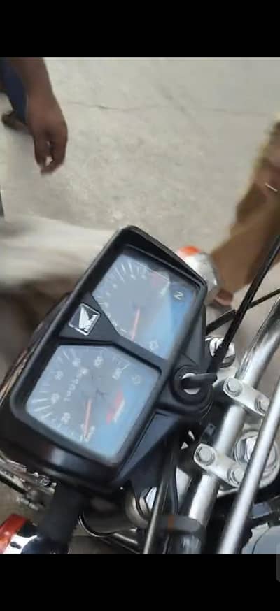 bike new. hai buy and drive koi. kam. nhi. hai