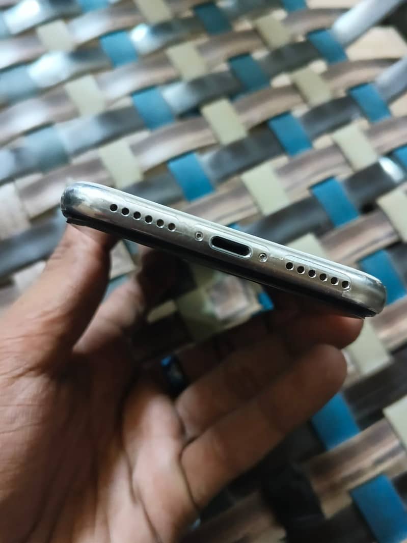 Apple iPhone X 3